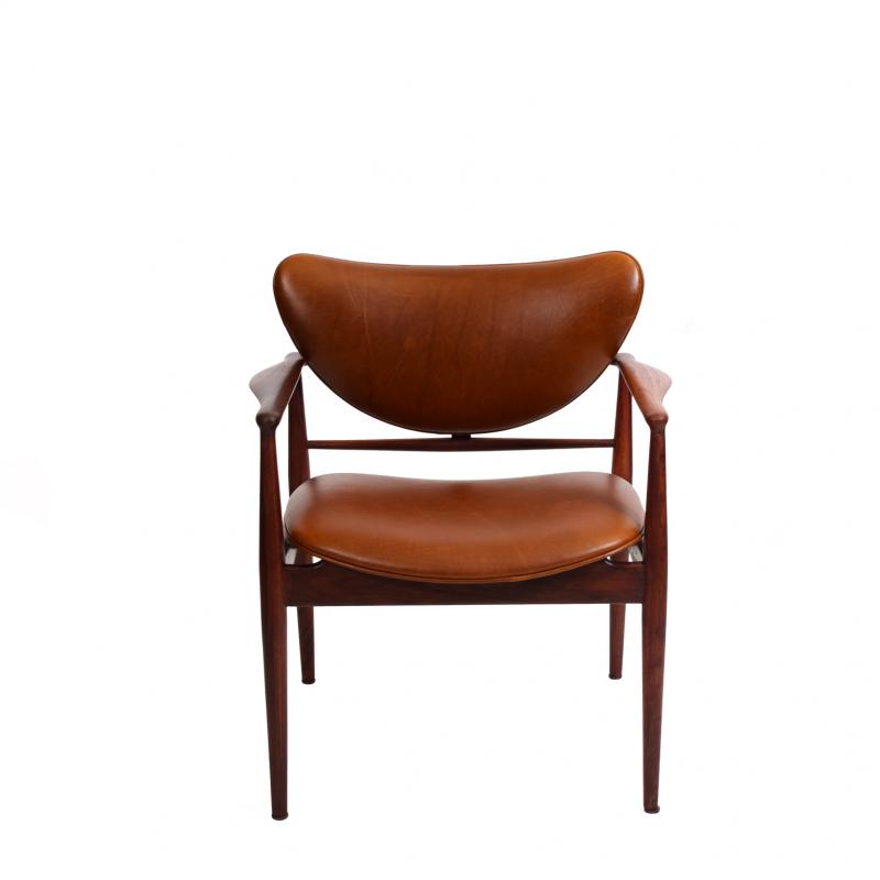 Fauteuil de salon en noyer